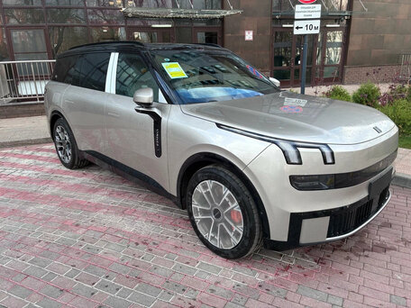 2025 Lynk & Co 900, серебристый, 7150000 рублей, вид 3