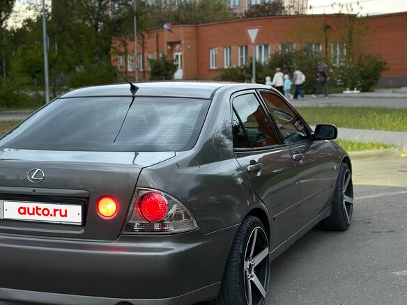 2000 Lexus IS 200 I, серый, 740000 рублей - вид 4