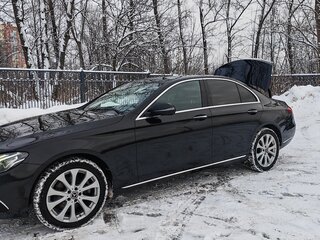 2019 Mercedes-Benz E-Класс 220 d V (W213, S213, C238), чёрный, 2300000 рублей, вид 4