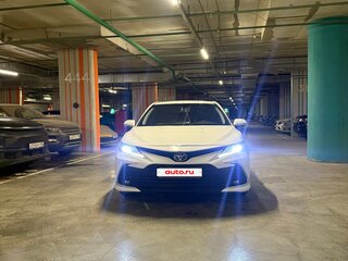 2022 Toyota Camry VIII (XV70) Рестайлинг, красный, 2800000 рублей, вид 3