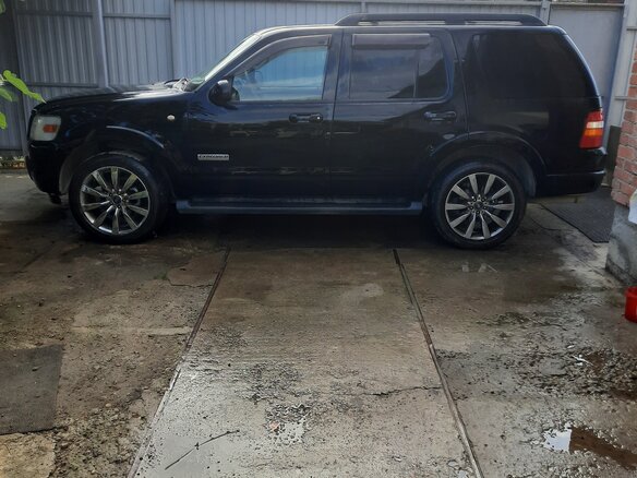 2008 Ford Explorer IV, чёрный, 1700000 рублей - вид 3