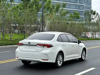 2022 Toyota Corolla XII (E210), белый, 1670000 рублей, вид 4