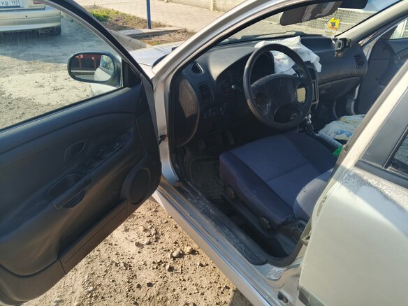 2001 Mitsubishi Carisma I Рестайлинг, серебристый, 250000 рублей - вид 15