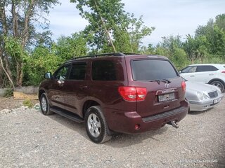 2009 Toyota Sequoia II, пурпурный, 3500000 рублей, вид 4