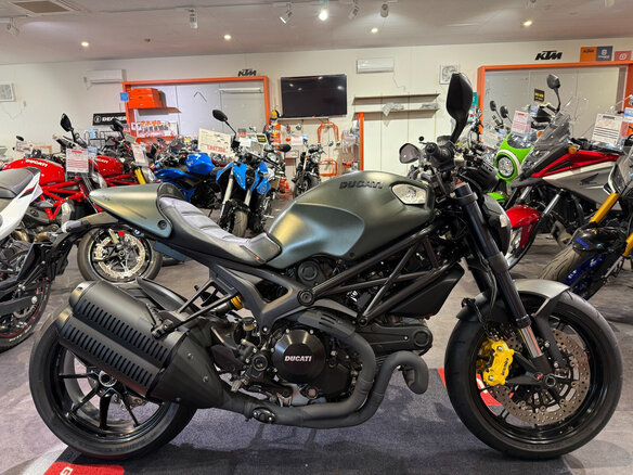 2013 Ducati Monster 1100, серый, 690000 рублей