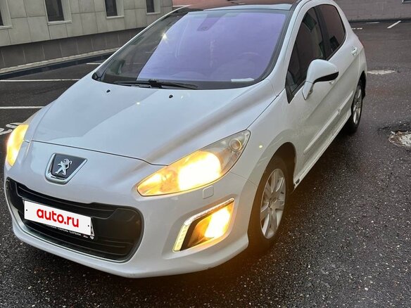2011 Peugeot 308 I Рестайлинг, белый, 550000 рублей