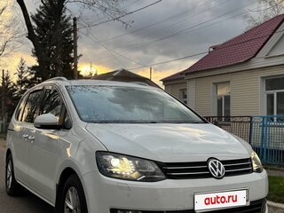 2017 Volkswagen Sharan II Рестайлинг, белый, 2000000 рублей, вид 2
