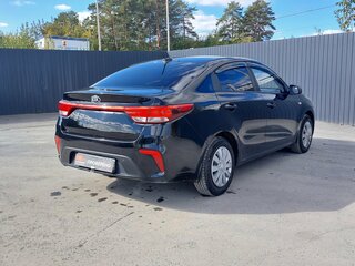 2017 Kia Rio IV, чёрный, 799000 рублей, вид 5
