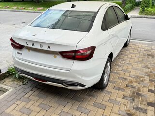 2024 Lada (ВАЗ) Vesta I Рестайлинг (NG), белый, 1450000 рублей, вид 3