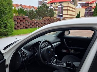 2010 BMW 1 серии 116i I (E81/E82/E87/E88) Рестайлинг, белый, 770000 рублей, вид 5