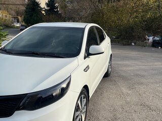 2011 Kia Rio 5-speed III, белый, 850000 рублей, вид 4