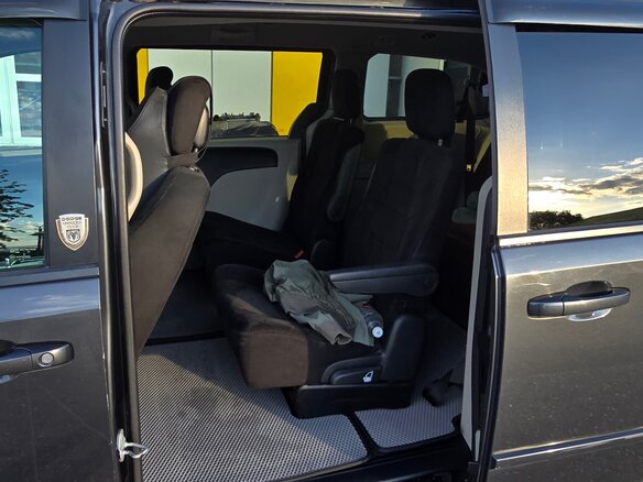 2011 Dodge Caravan Grand V, серый, 1500000 рублей - вид 13