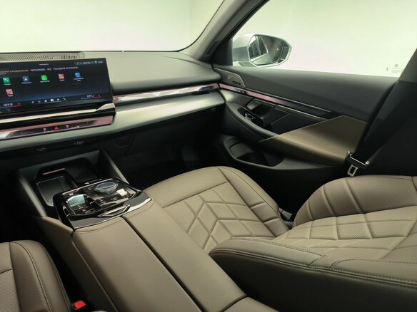 2025 BMW 5 серии Long 530Li xDrive VIII (G60/G61/G68), серый, 10770000 рублей - вид 14