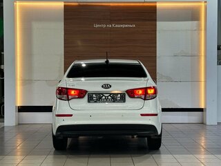 2017 Kia Rio III Рестайлинг, белый, 1149000 рублей, вид 5