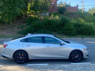 2022 Chevrolet Malibu IX Рестайлинг, серебристый, 1790000 рублей, вид 4