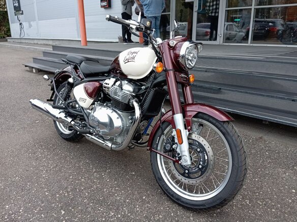2026 Royal Enfield Classic 650, пурпурный, 703000 рублей - вид 12