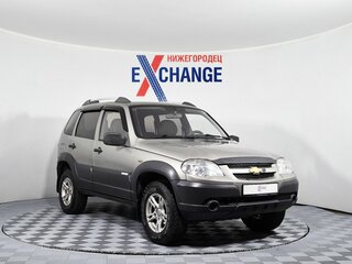2011 Chevrolet Niva I Рестайлинг, серебристый, 359000 рублей, вид 2