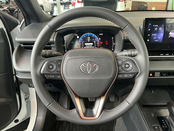 2026 Toyota Corolla Cross I Рестайлинг, белый - вид 7
