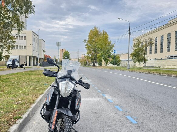 2022 KTM 890 Adventure, серый, 900000 рублей - вид 2