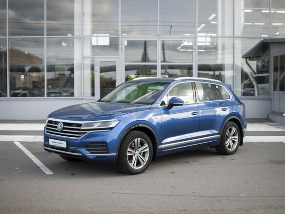 2019 Volkswagen Touareg III, синий, 3380000 рублей