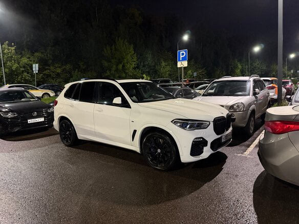 2019 BMW X5 30d IV (G05/G18), белый - вид 2