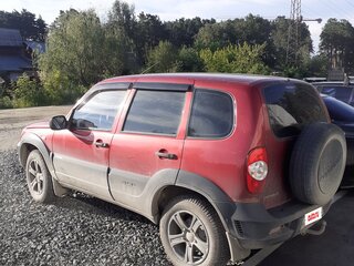 2011 Chevrolet Niva I Рестайлинг, красный, 550000 рублей, вид 3