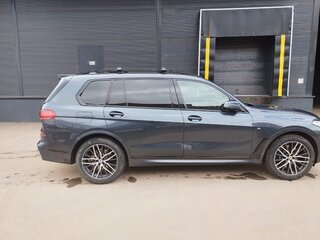 2020 BMW X7 30d I (G07), серый, 6500000 рублей, вид 2