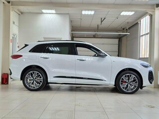 2026 Audi Q5 L III (GU), белый, 6470000 рублей, вид 4