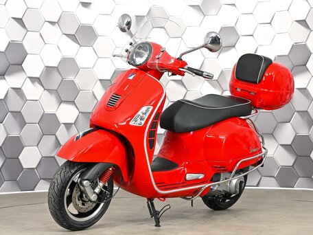 2015 Vespa GTS 300, красный, 539000 рублей, вид 2
