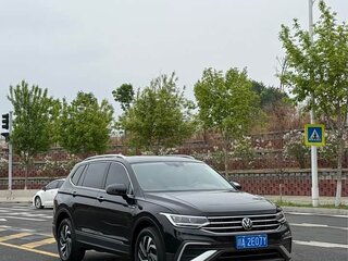 2022 Volkswagen Tiguan II Рестайлинг, чёрный, 1850001 рублей, вид 3
