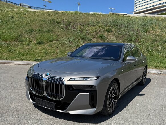 2025 BMW 7 серии 740d xDrive VII (G70), серый