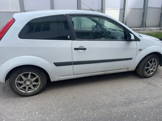 2008 Ford Fiesta Mk5, белый, 230000 рублей, вид 3