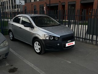 2013 Chevrolet Aveo II, серебристый, 580000 рублей, вид 2