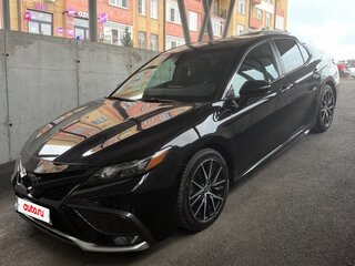 2020 Toyota Camry VIII (XV70) Рестайлинг, чёрный, 2350000 рублей, вид 1
