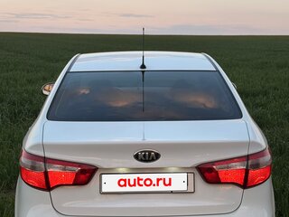 2013 Kia Rio 5-speed III, белый, 750000 рублей, вид 5