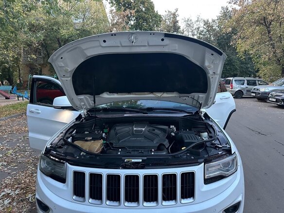 2013 Jeep Grand Cherokee IV (WK2), белый, 1700000 рублей