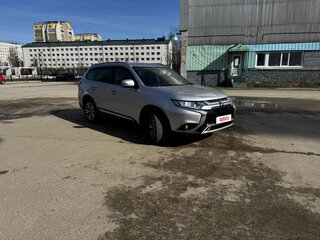 2018 Mitsubishi Outlander III Рестайлинг 3, серебристый, 2555000 рублей, вид 3