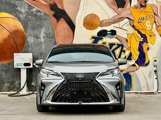 2024 Toyota Sienna IV, серый, 7180000 рублей, вид 2