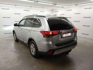 2021 Mitsubishi Outlander III Рестайлинг 3, серый, 2350000 рублей, вид 4