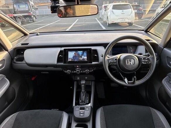 2023 Honda Fit RS IV Рестайлинг, белый, 970000 рублей - вид 17