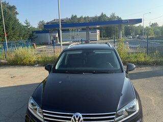 2017 Volkswagen Touareg II Рестайлинг, синий, 3450000 рублей, вид 4