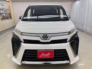 2022 Toyota Voxy IV (R90), белый, 2700666 рублей, вид 3