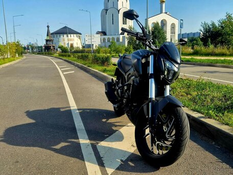 2021 Bajaj Dominar 400, чёрный, 370000 рублей, вид 4
