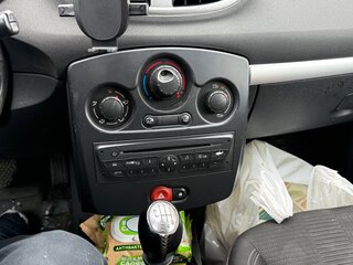 2009 Renault Clio III Рестайлинг, белый, 500000 рублей, вид 3