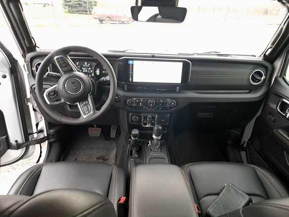 2024 Jeep Wrangler 4xe IV (JL) Рестайлинг, серебристый, 4850000 рублей - вид 10