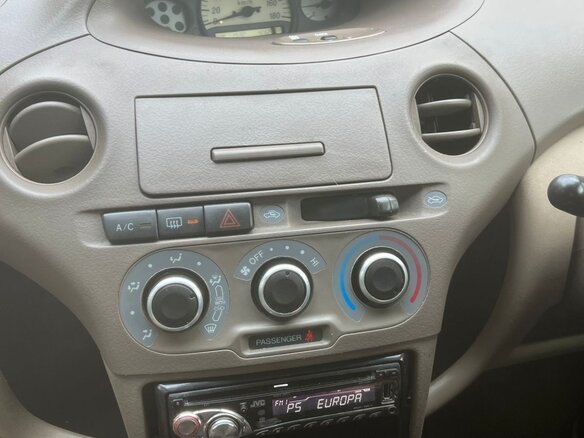 2002 Toyota Platz, белый - вид 10