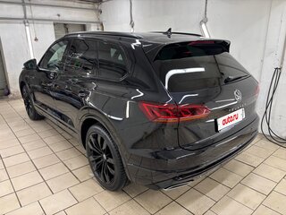2022 Volkswagen Touareg III, чёрный, 5995000 рублей, вид 3