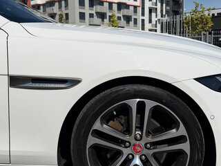 2019 Jaguar XE I Рестайлинг, белый, 2186693 рублей, вид 4
