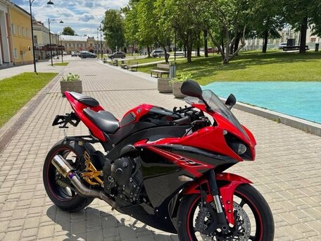2013 Yamaha YZF-R1, красный, 800000 рублей, вид 1