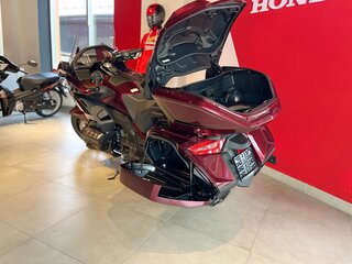 2025 Honda GL 1800 Gold Wing, красный, 4500000 рублей, вид 3